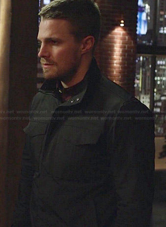 Oliver’s navy blue field jacket on Arrow