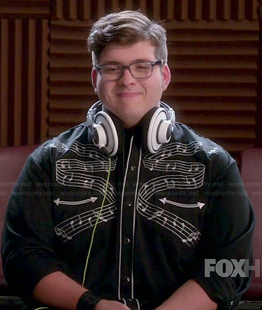 Roderick’s black musical notes print shirt on Glee