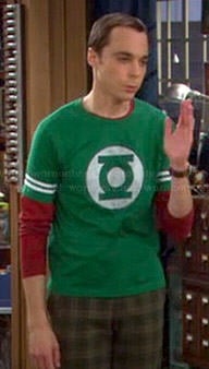 Sheldon’s Green Lantern shirt with stripes on The Big Bang Theory