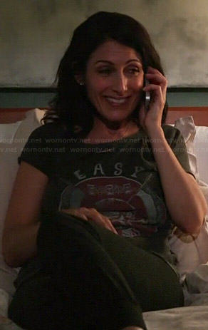 Abby’s easy graphic tee on Girlfriends Guide to Divorce
