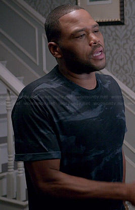 Andre’s black clouds print tshirt on Black-ish