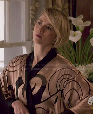 Margaux’s swirl printed robe on Revenge
