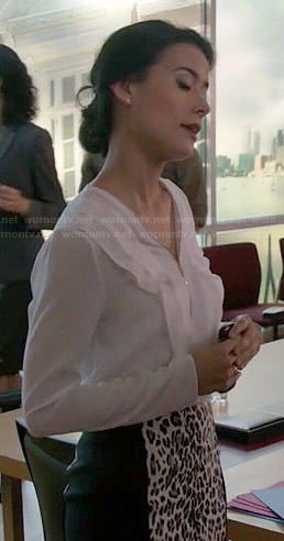 Raquel’s white zip front blouse and leopard print skirt on Chasing Life