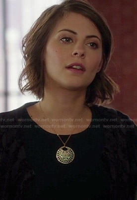 Thea’s disc necklace on Arrow