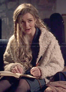Scarlett’s cream chunky knit cardigan on Nashville