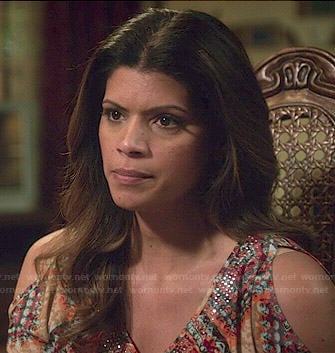 Xiomara’s printed cold-shoulder top on Jane the Virgin