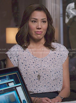 Angela’s grey leopard print top on Bones