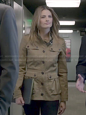 Beckett’s khaki field jacket on Castle