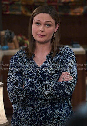 Brennan’s blue printed top on Bones