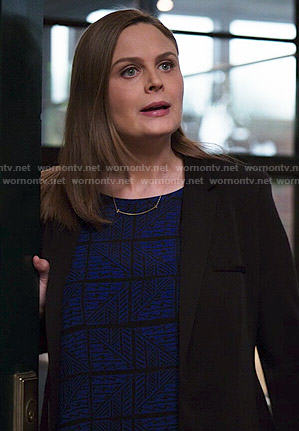 Brennan’s blue zig zag printed top on Bones