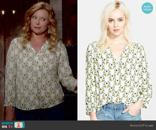 Hinge Henley Top in White Snow Pineapple Floral