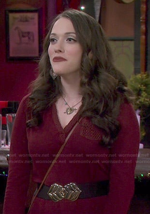 Max’s burgundy v-neck top with crochet pocket on 2 Broke Girls