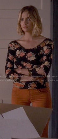 Hanna’s orange jeans and floral top on Pretty Little Liars