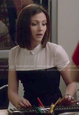 April’s black and white collared dress on Chasing Life