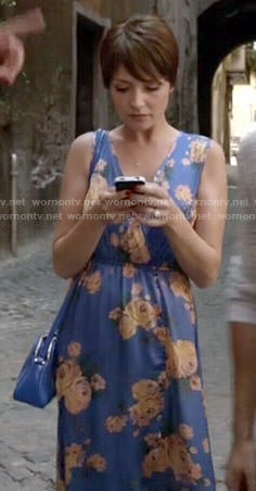 April’s blue floral wrap dress on Chasing Life