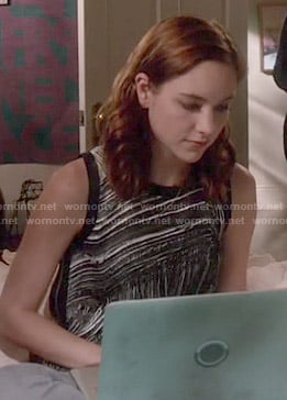 Brenna’s black and white printed top on Chasing Life
