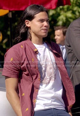 Cisco’s bolt print shirt on The Flash