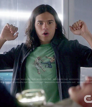 Cisco’s green game graphic tee on The Flash