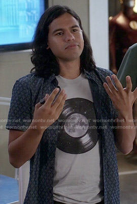 Cisco’s record graphic tee on The Flash