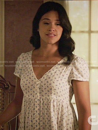 Jane’s white floral print v-neck button-front dress on Jane the Virgin