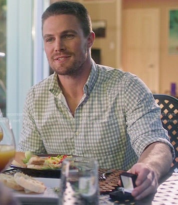 Oliver’s grey gingham checked shirt on Arrow