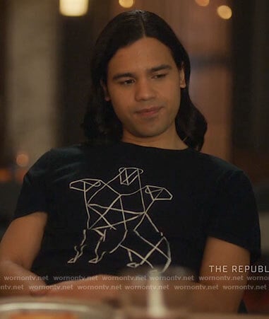 Cisco’s black Cerberus print t-shirt on The Flash