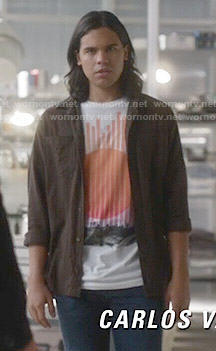 Cisco’s stripe and sun print t-shirt on The Flash