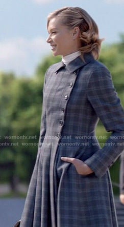 Elizabeth’s grey plaid coat on Scandal