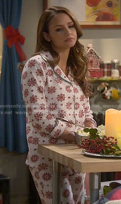 Sofia’s red snowflake print pajamas on Young and Hungry