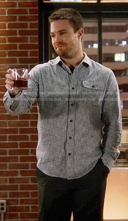 Oliver’s textured print shirt on The Flash