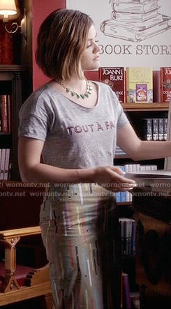 Aria’s Tout A Fait tee and pencil print skirt on Pretty Little Liars