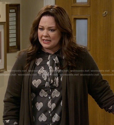 Molly’s heart print blouse on Mike and Molly