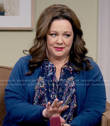 Molly’s blue paisley top on Mike and Molly
