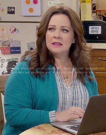 Molly’s blue striped top on Mike and Molly