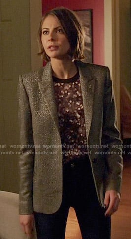 Thea’s dotted print top and silver blazer on Arrow