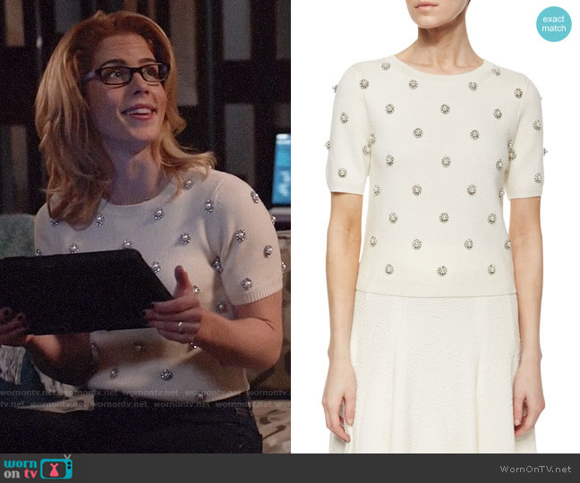 Alice + Olivia Bay Sweater worn by Felicity Smoak (Emily Bett Rickards) on Arrow