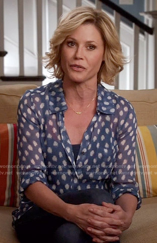 Claire’s blue dotted blouse on Modern Family