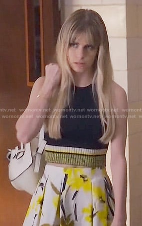 Brooke’s yellow floral skirt and ribbed crop top on Scream