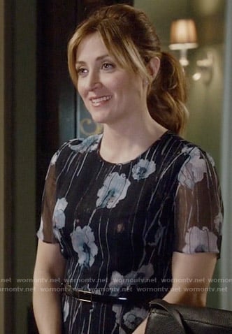 Maura’s floral watercolor print short sleeve dress on Rizzoli and Isles