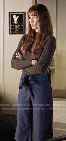 Spencer’s green ribbed sweater and culottes on Pretty Little Liars