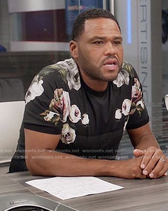 Andre’s black rose print shirt and printed slip on shoes on Black-ish