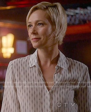 Bonnie’s vertical link print blouse on How to Get Away with Murder