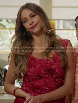 Gloria’s pink rose print dress on Modern Family