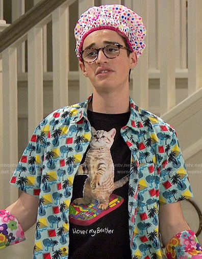 Joey’s cat Hover My Brother t-shirt on Liv and Maddie