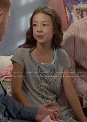 Lily’s owl tee on Modern Family