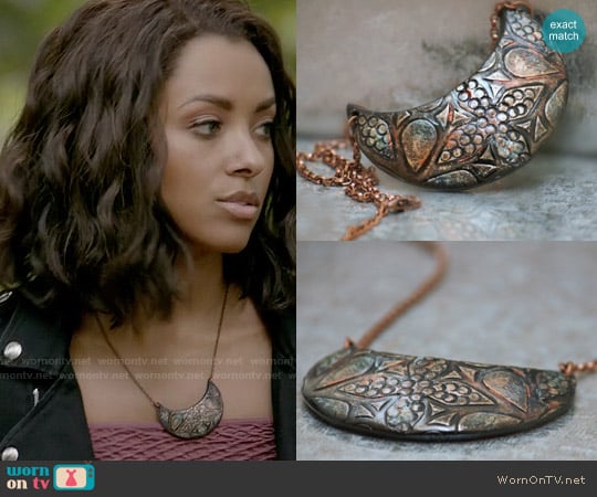 Unparalleledcc Crescent Moon Necklace worn by Bonnie Bennett (Kat Graham) on The Vampire Diaries