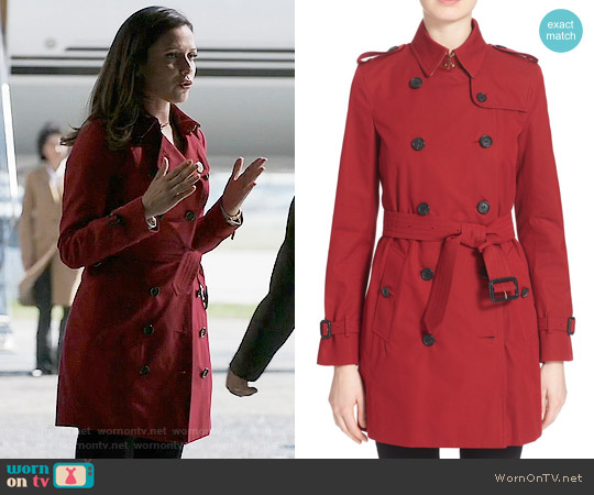 Burberry Kensington Double Breasted Trench Coat in Parade Red worn by Emily Rhodes (Italia Ricci) on Designated Survivor