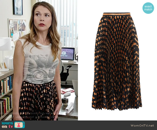 Gucci Pleated Printed Lam&eacute; Skirt worn by Liza Miller (Sutton Foster) on Younger
