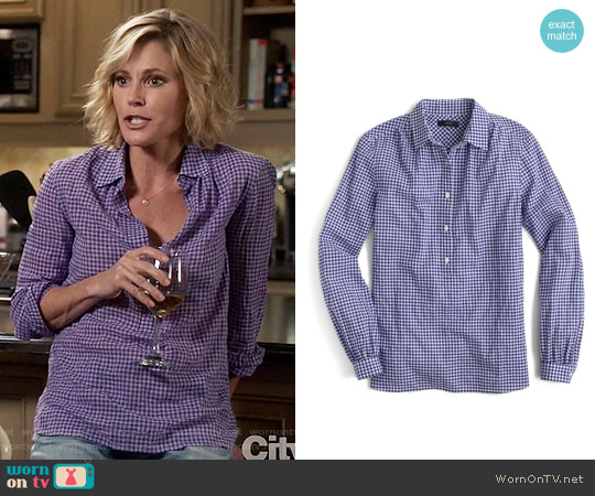 J.Crew Gathered Gingham Popover Shirt in Brunswick Blue worn by Claire Dunphy (Julie Bowen) on Modern Family