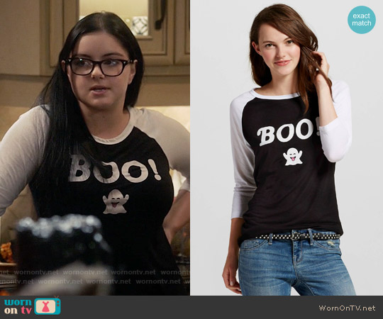 Halloween BOO! Ghost Emoji Raglan from Target worn by Alex Dunphy (Ariel Winter) on Modern Family